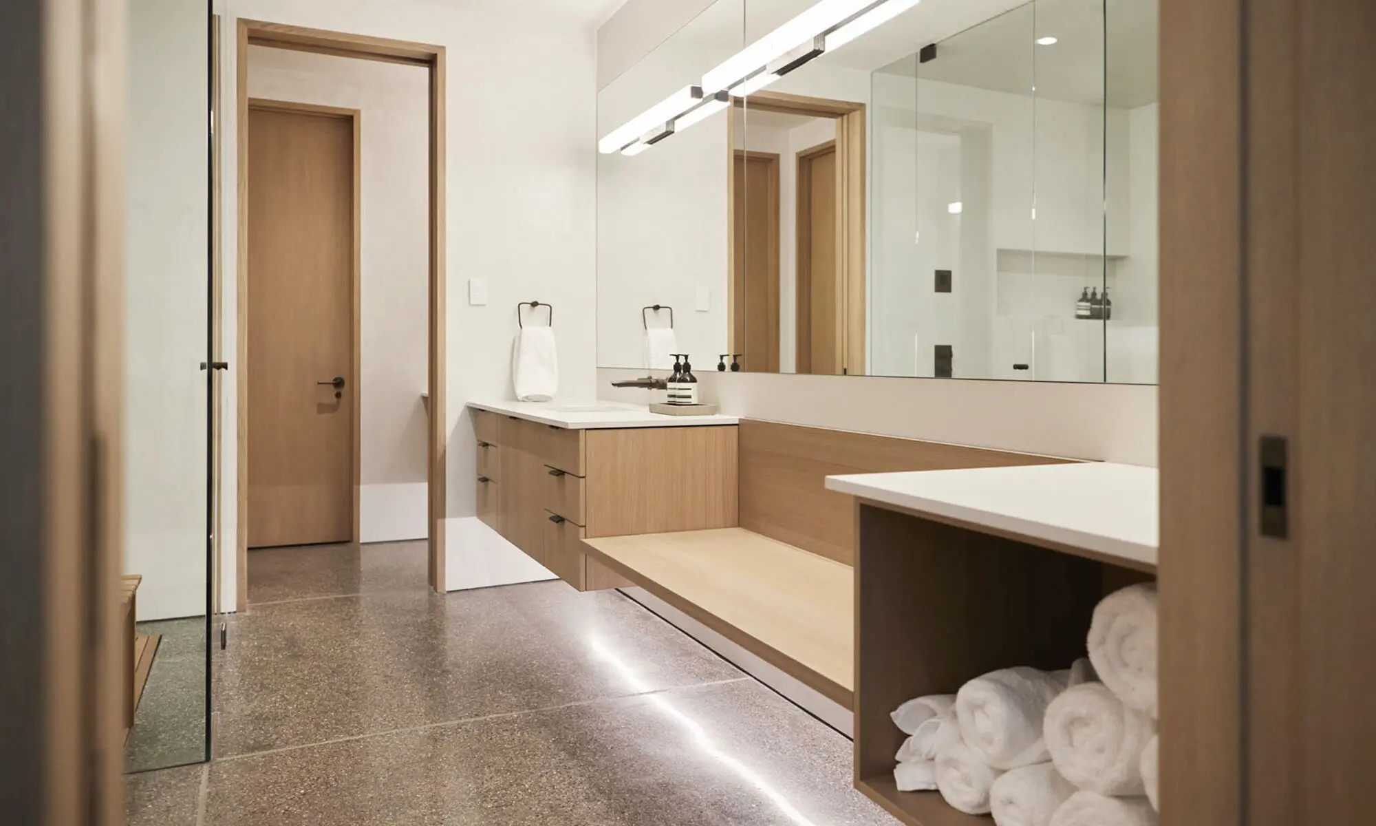 Spa bathroom in home by Henrybuilt