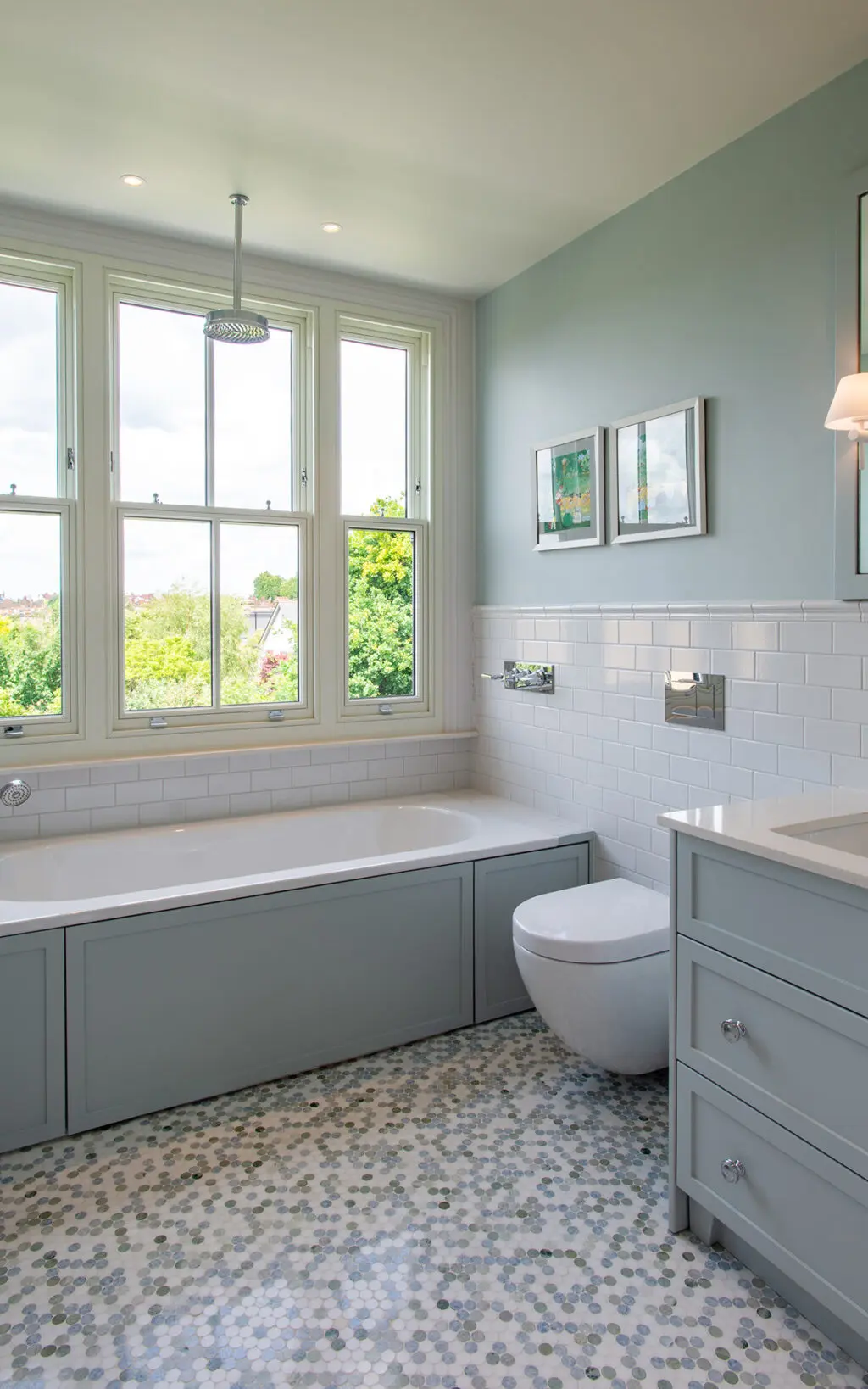 Style Moderne Shower controls in chrome