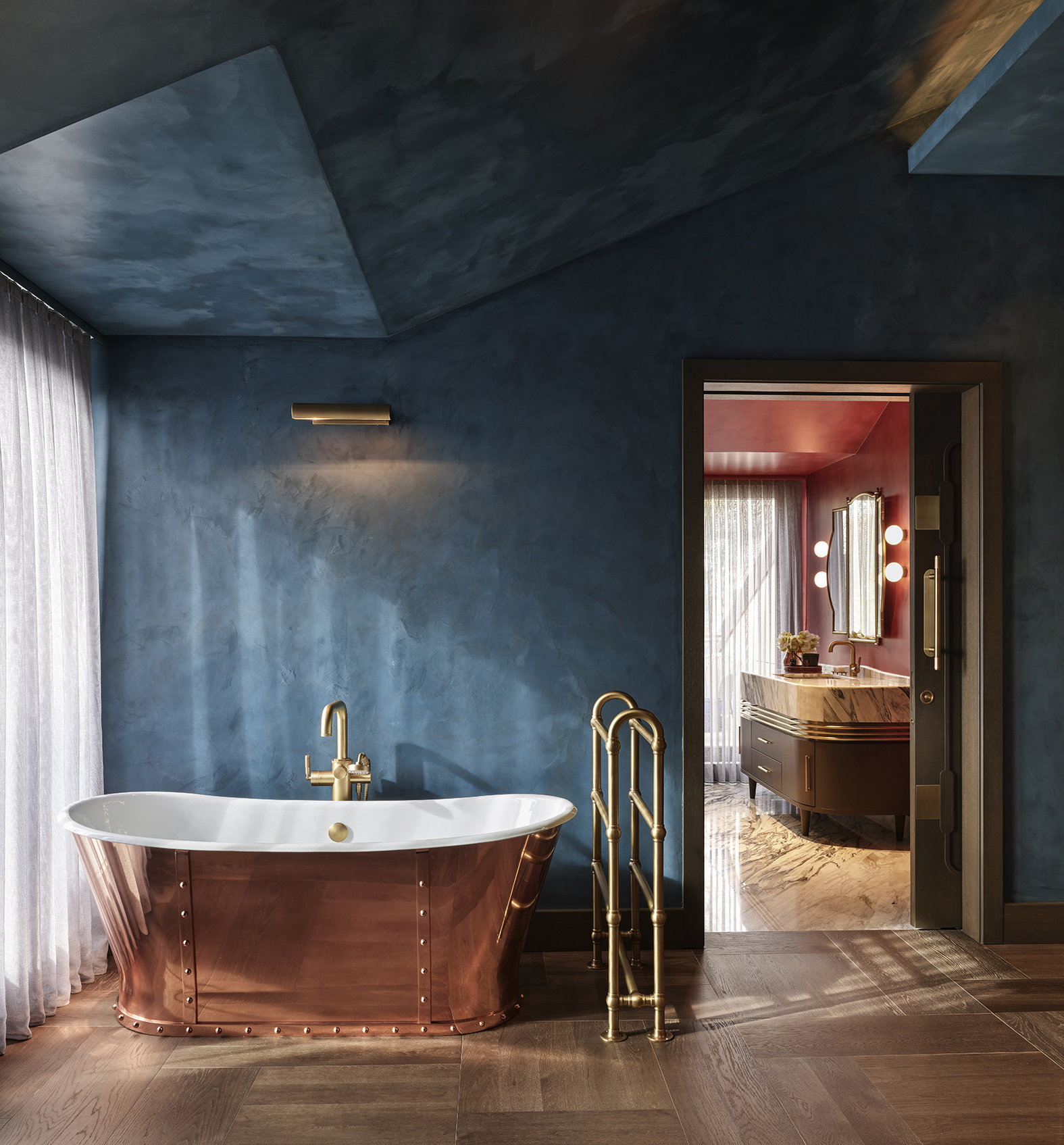 Gold Bathroom Fixtures: Characteristics and Styling image