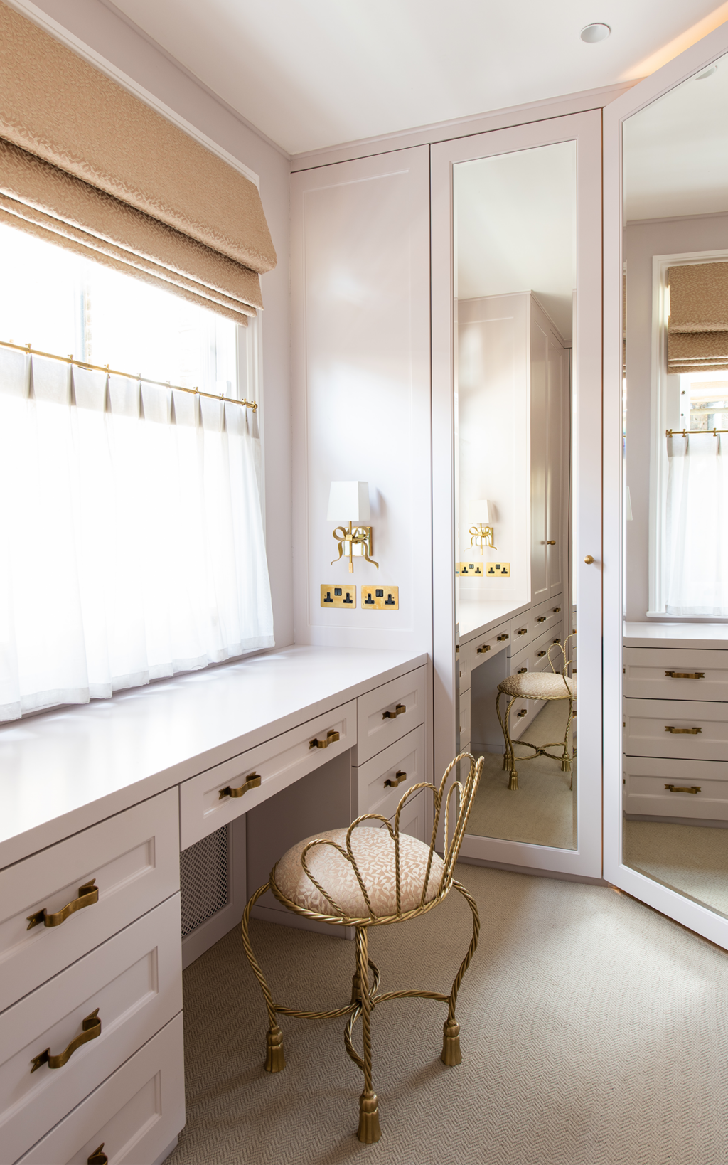 dressing room in pink