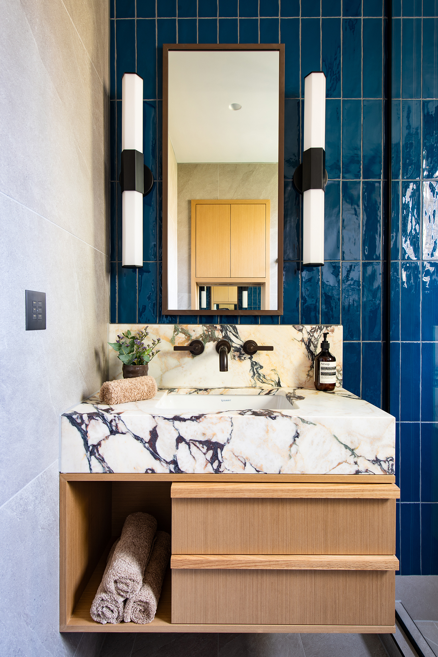 principal ensuite with calcatta viola marble, deep blue backsplash tiles and LMK pure basin tap by samuel heath